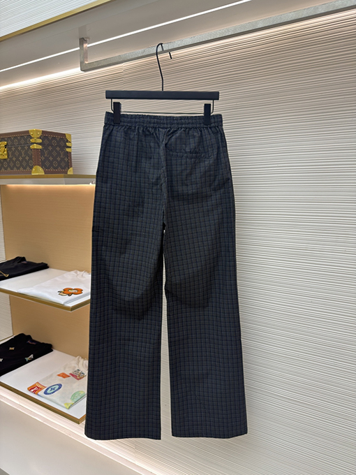 バレンシアガ チェック柄のワイドレッグパンツ