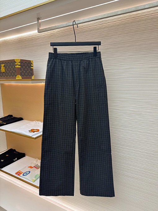 バレンシアガ チェック柄のワイドレッグパンツ