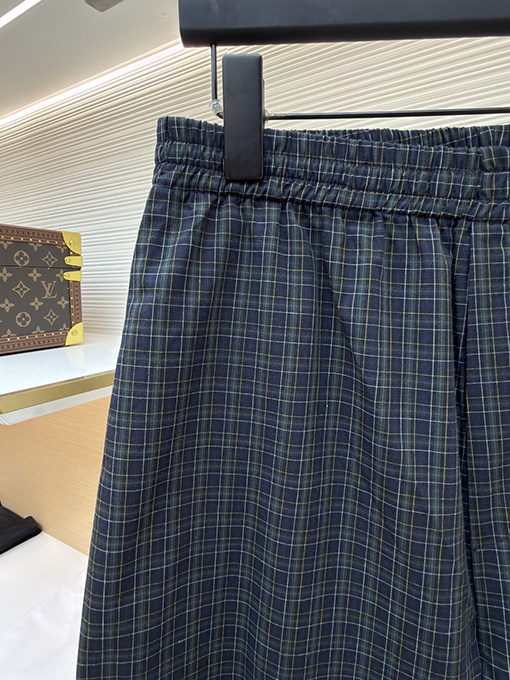 バレンシアガ チェック柄のワイドレッグパンツ
