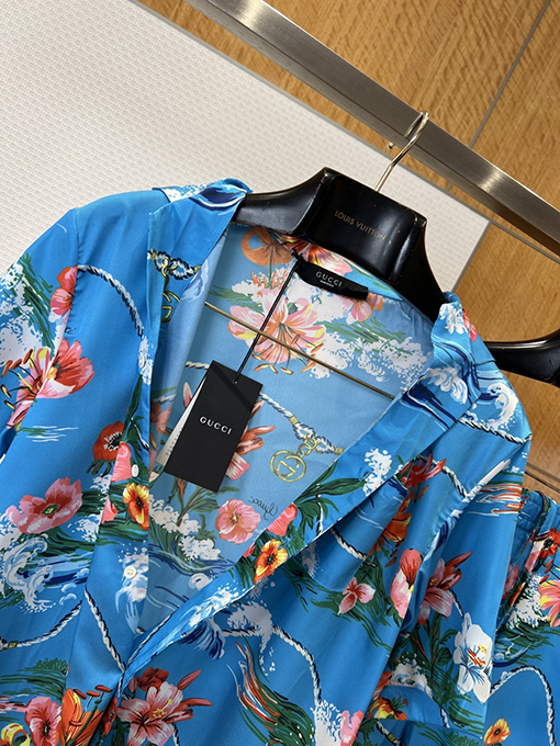 グッチ レトロな波模様と花柄プリントのカジュアルな半袖シャツとショートパンツのセット