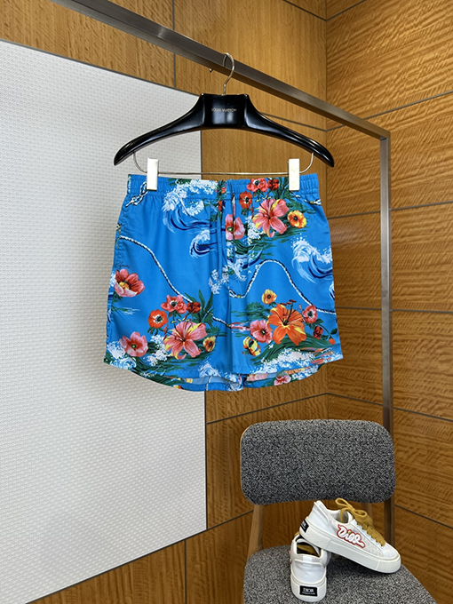グッチ レトロな波模様と花柄プリントのカジュアルな半袖シャツとショートパンツのセット