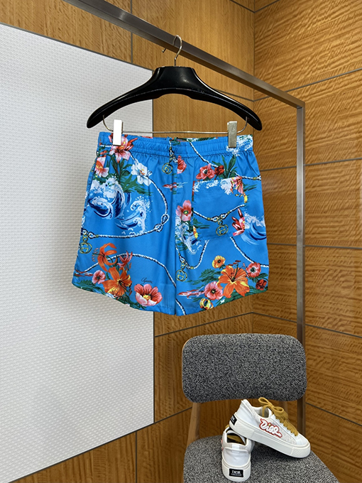 グッチ レトロな波模様と花柄プリントのカジュアルな半袖シャツとショートパンツのセット