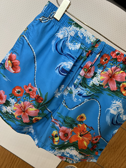 グッチ レトロな波模様と花柄プリントのカジュアルな半袖シャツとショートパンツのセット