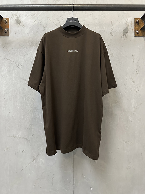 バレンシアガ Balenciaga コーヒー色のクラシックロゴ刺繍入り半袖Tシャツ