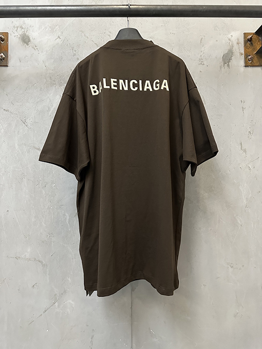 バレンシアガ Balenciaga コーヒー色のクラシックロゴ刺繍入り半袖Tシャツ