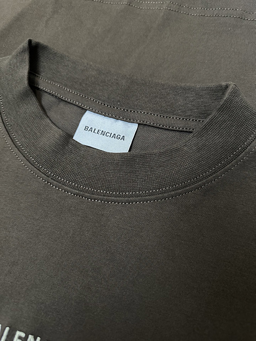 バレンシアガ Balenciaga コーヒー色のクラシックロゴ刺繍入り半袖Tシャツ
