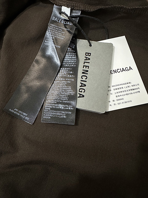 バレンシアガ Balenciaga コーヒー色のクラシックロゴ刺繍入り半袖Tシャツ