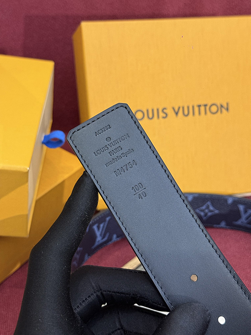 ルイヴィトンスーパーコピー LV Initiales Monogram 新モデルクラシック両面ベルト