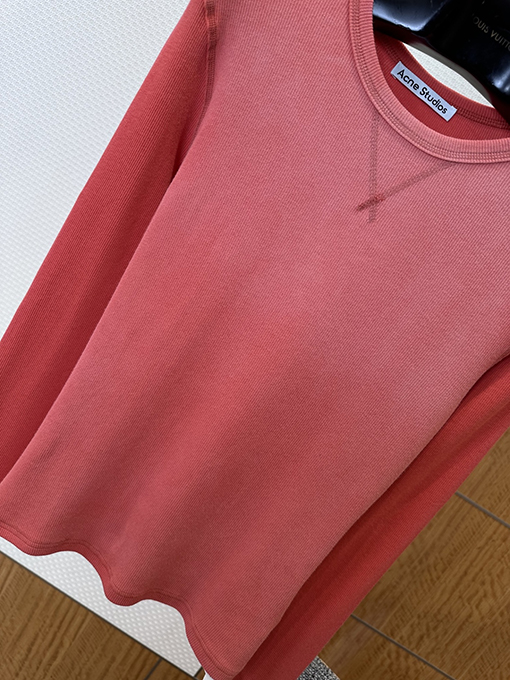 アクネストゥディオズコピー Acne Studios 1996 レディースレタープリント入りウォッシュリブ編み長袖シャ​​ツ