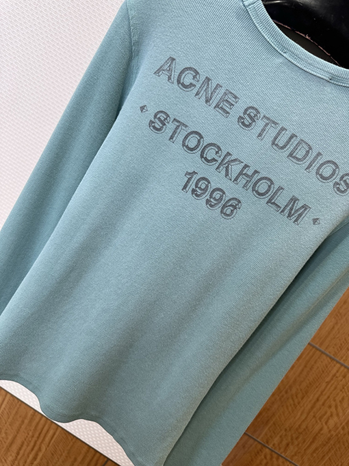 アクネストゥディオズコピー Acne Studios 1996 レディースレタープリント入りウォッシュリブ編み長袖シャ​​ツ