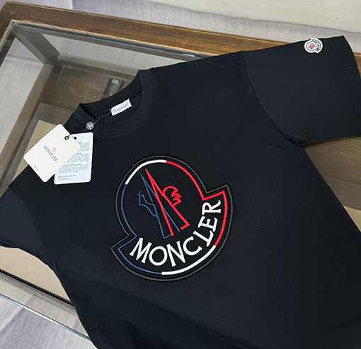 モンクレールコピー 夏の新作 クルーネック半袖Tシャツ