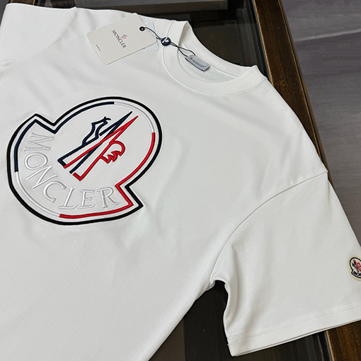モンクレールコピー 夏の新作 クルーネック半袖Tシャツ