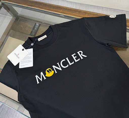 モンクレール 新作のスタイリッシュなラウンドネック半袖Tシャツ