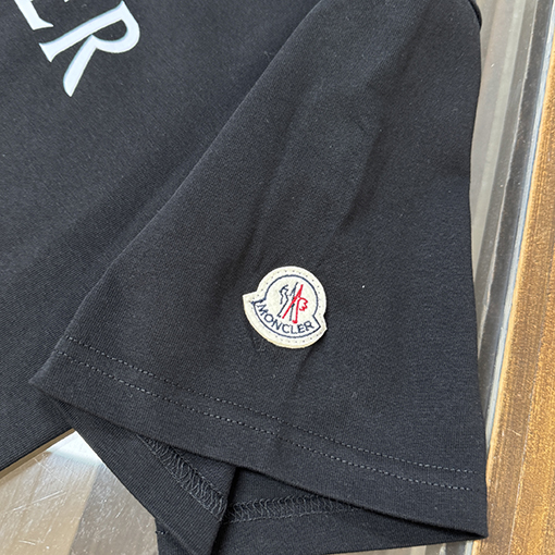 モンクレール 新作のスタイリッシュなラウンドネック半袖Tシャツ