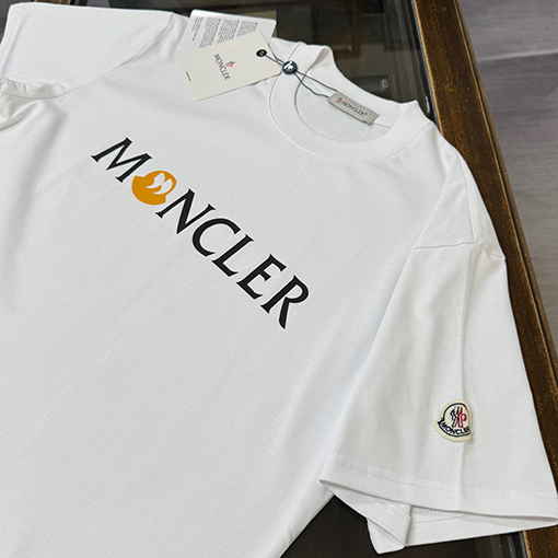 モンクレール 新作のスタイリッシュなラウンドネック半袖Tシャツ