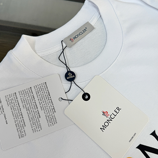モンクレール 新作のスタイリッシュなラウンドネック半袖Tシャツ