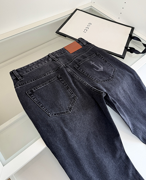 グッチ 黒とグレーのスリムレッグメンズジーンズ