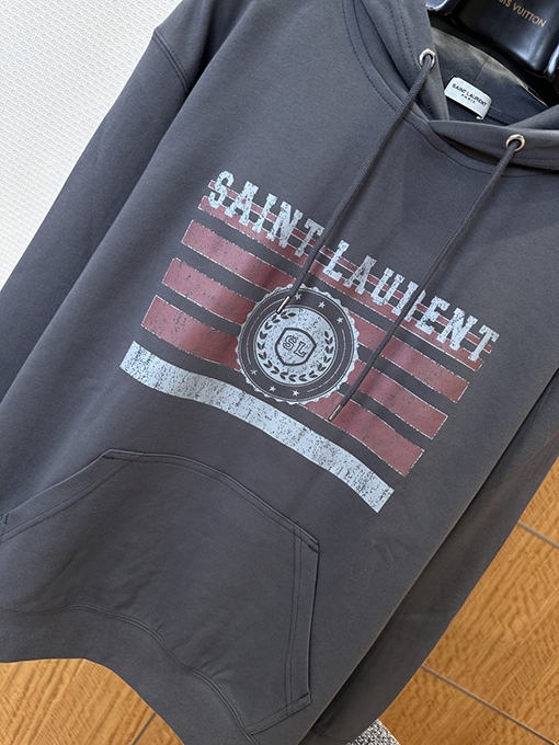 サンローラン SAINT LAURENT レトロなバッジプリントパーカー