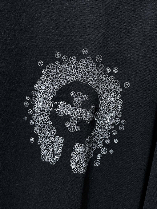 クロムハーツ 馬蹄形のサンスクリットクロスが刺繍された手描きの長袖シャツ