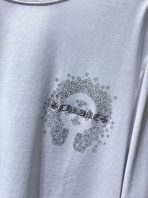 クロムハーツ 馬蹄形のサンスクリットクロスが刺繍された手描きの長袖シャツ