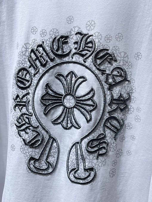 クロムハーツ 馬蹄形のサンスクリットクロスが刺繍された手描きの長袖シャツ