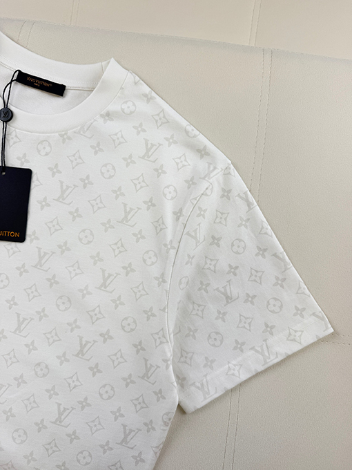 ルイヴィトン 蓄光モノグラム入り半袖Tシャツ