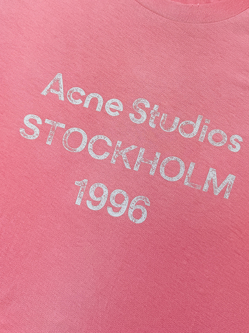 アクネストゥディオズスーパーコピー Acne Studios 1996 ロゴプリント入り半袖Tシャツ