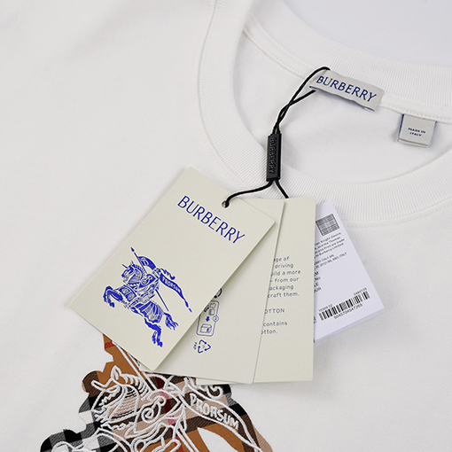 バーバリー クラシックな戦馬のアップリケ刺繍入りウォッシュ半袖Tシャツ