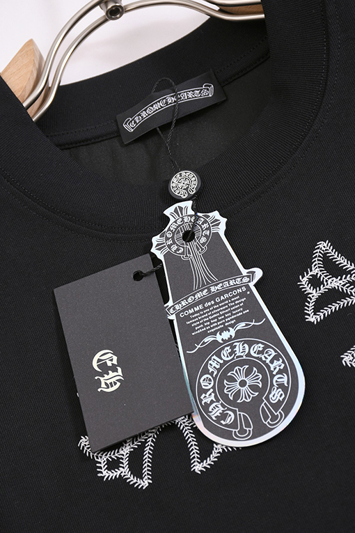 クロムハーツ クラシックなクロスバッジの縁タッセル付き半袖Tシャツ