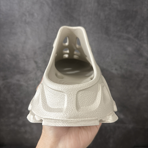 バレンシアガスーパーコピー BALENCIAGA Mold Rubber Slide Sandals 成形ゴム製のスリッパとサンダル