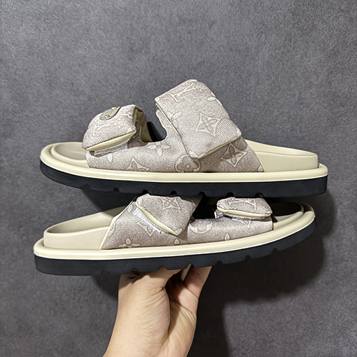 ルイヴィトン LV Pool Pillow Comfort Mules Monogram サンセットシリーズのサンダル