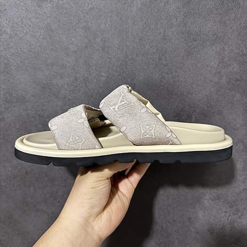 ルイヴィトン LV Pool Pillow Comfort Mules Monogram サンセットシリーズのサンダル