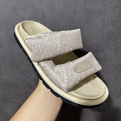 ルイヴィトン LV Pool Pillow Comfort Mules Monogram サンセットシリーズのサンダル