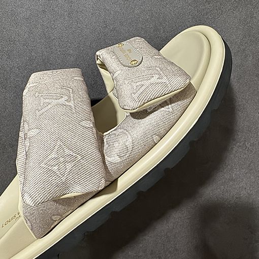 ルイヴィトン LV Pool Pillow Comfort Mules Monogram サンセットシリーズのサンダル