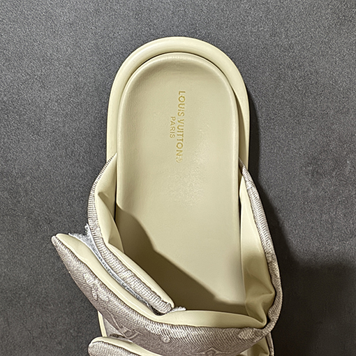 ルイヴィトン LV Pool Pillow Comfort Mules Monogram サンセットシリーズのサンダル