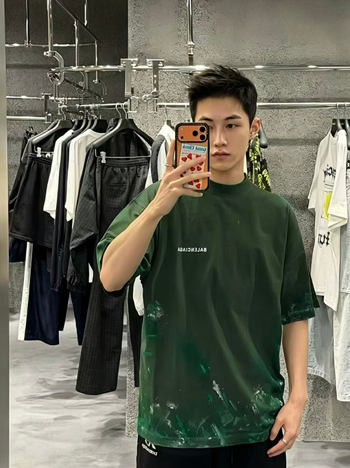 バレンシアガ偽物 BALENCIAGA 手描きのグラフィティ刺繍入り半袖Tシャツ