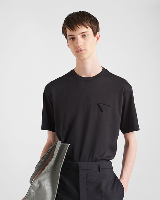 プラダ 三角形のワッペンが付いた半袖Tシャツ
