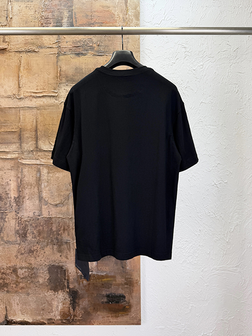 プラダ 三角形のワッペンが付いた半袖Tシャツ