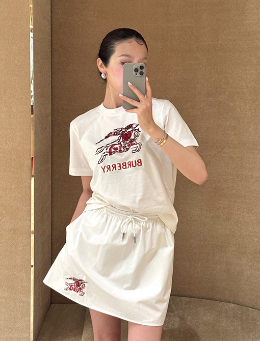 バーバリー偽物 BURBERRY 七夕戦馬刺繍入り半袖Tシャツ