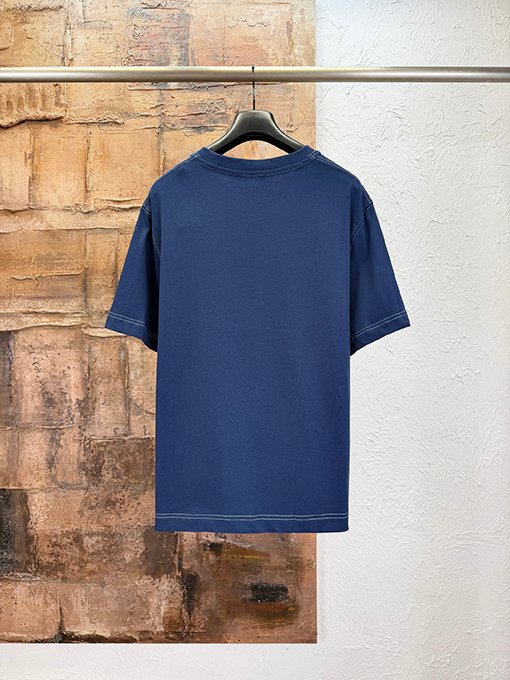 アミ ステッチが目立つボックス型半袖Tシャツ