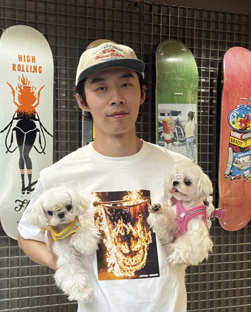 シュプリーム半袖Tシャツコピー コラボレーション作品燃えるアメリカ国旗の写真プリント入り半袖Tシャツ