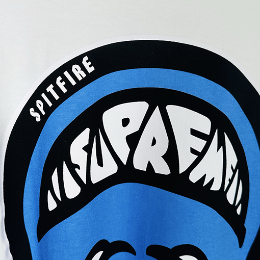 シュプリームコピー SUPREME 炎の幽霊の頭のプリント入りクルーネック長袖シャツ