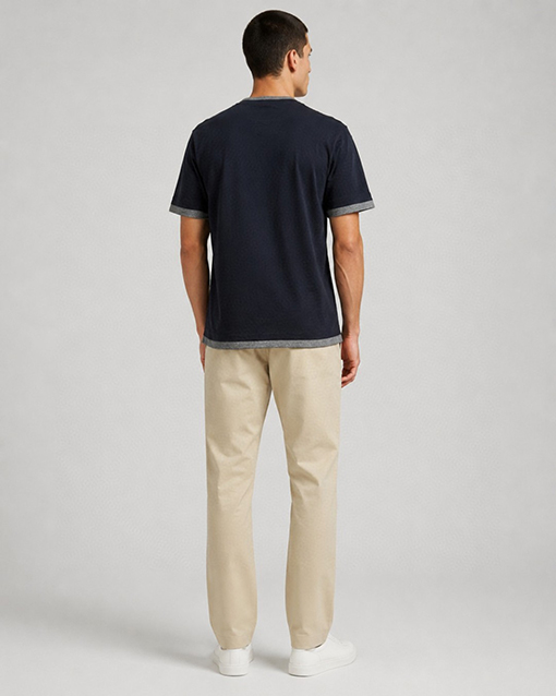 プラダ偽物 三角形のロゴが入った、ツーピース風の半袖Tシャツ