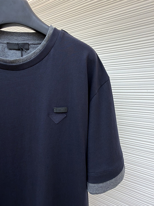 プラダ偽物 三角形のロゴが入った、ツーピース風の半袖Tシャツ
