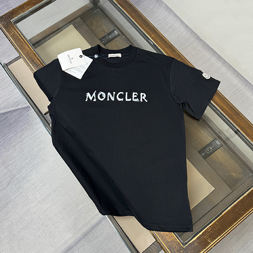 モンクレール Moncler 新作のスタイリッシュなラウンドネック半袖Tシャツ