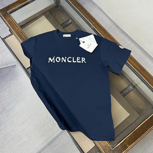モンクレール Moncler 新作のスタイリッシュなラウンドネック半袖Tシャツ
