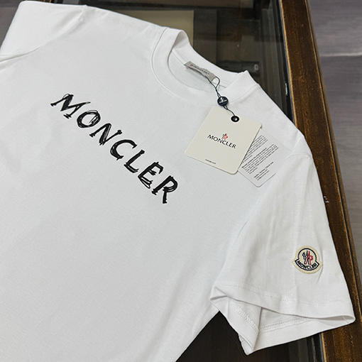 モンクレール Moncler 新作のスタイリッシュなラウンドネック半袖Tシャツ