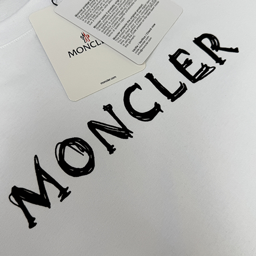 モンクレール Moncler 新作のスタイリッシュなラウンドネック半袖Tシャツ
