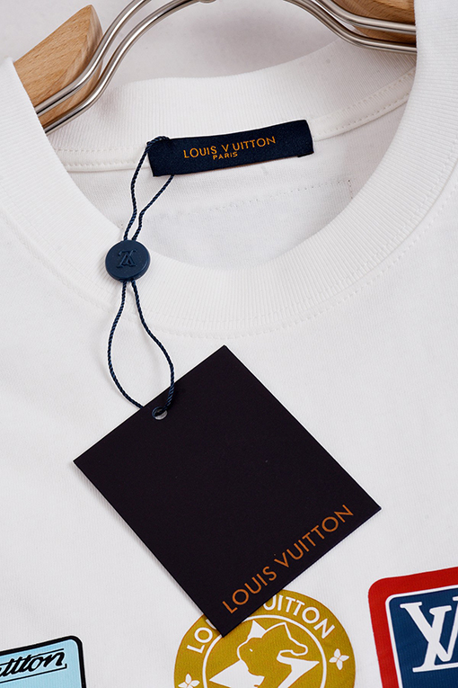 ルイヴィトン偽物 クラシックなロゴプリント入り半袖Tシャツ