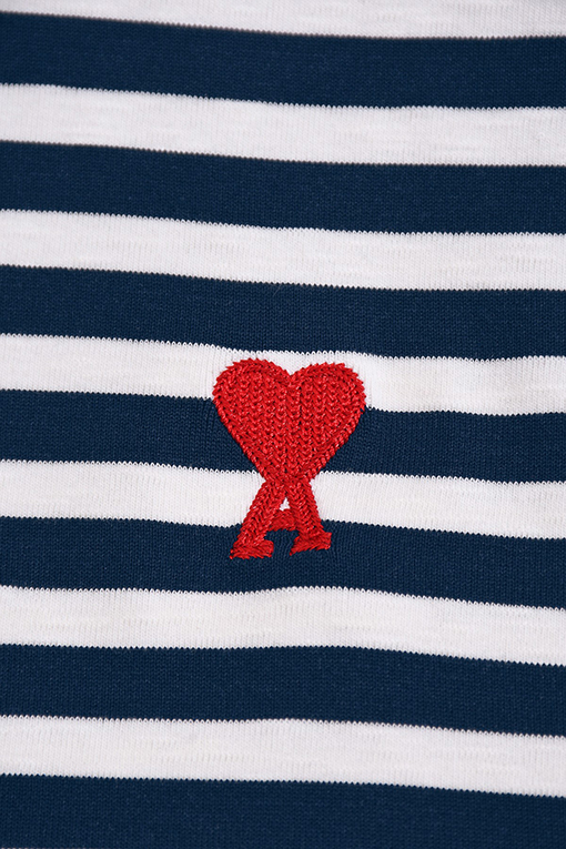 アミ クラシックなストライプ柄のロゴ刺繍入り半袖Tシャツ